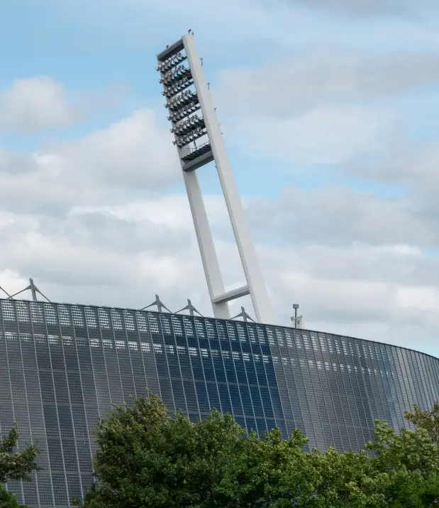 Der Flutlichtturm des Weserstadions 